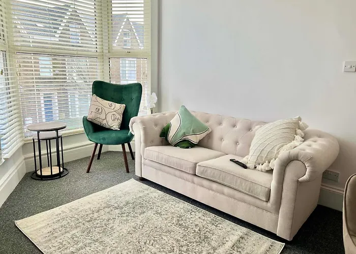 Stunning Flat Close To Beach