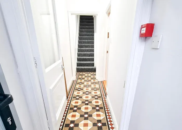 Stunning Flat Close To Beach