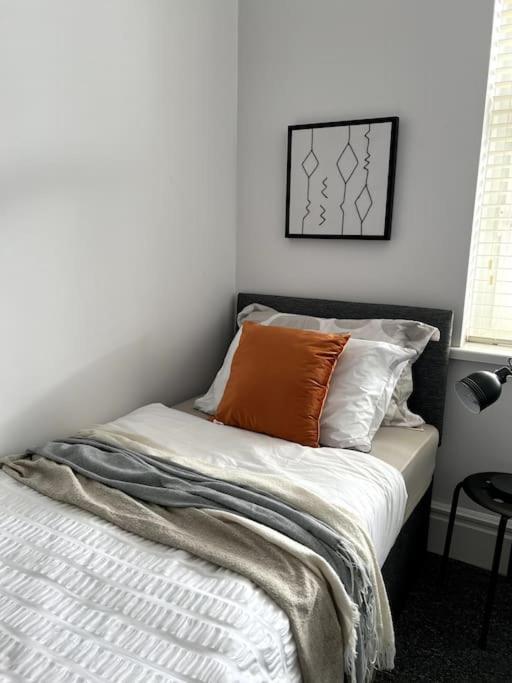 Stunning Flat Close To Apartment