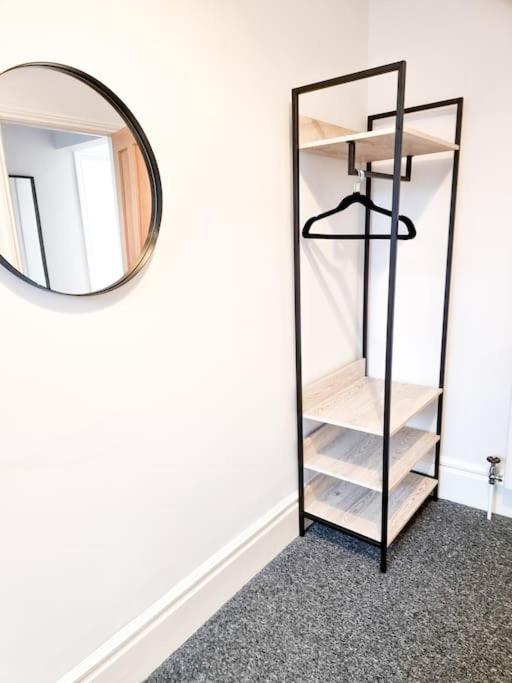 Stunning Flat Close To Apartment