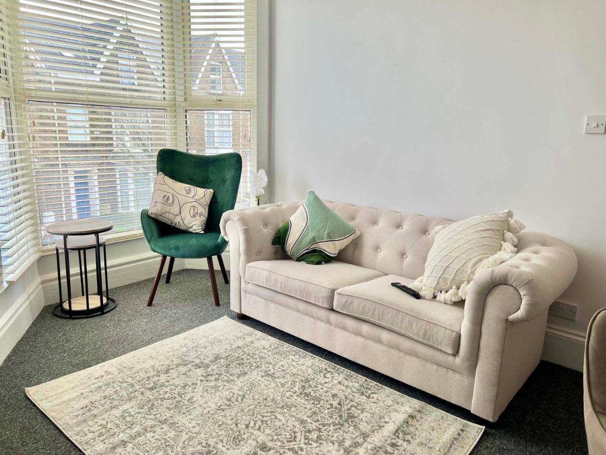 Stunning Flat Close To * Swansea