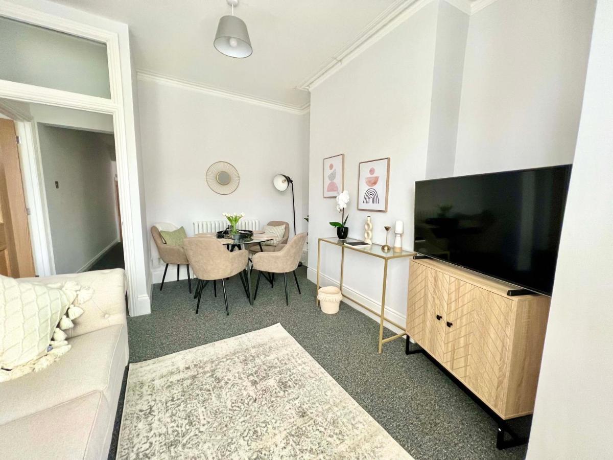 Stunning Flat Close To Apartment *