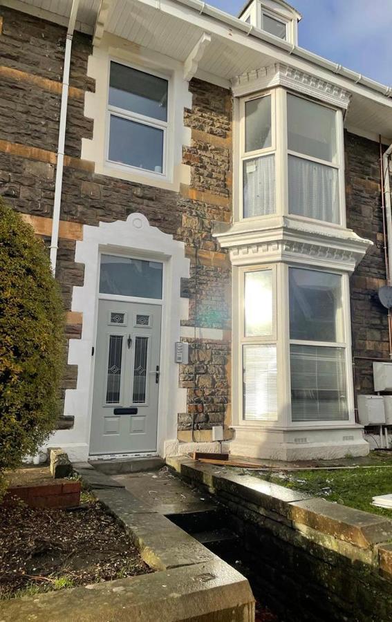 Stunning Flat Close To